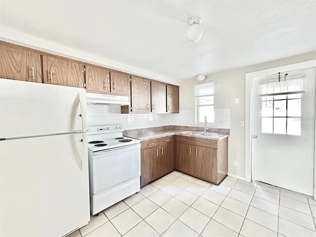 Building Photo - 5805 Delaware Ave