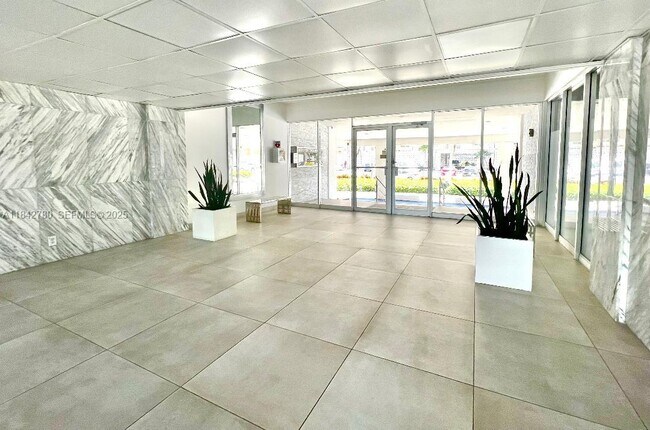 Building Photo - 401 Golden Isles Dr