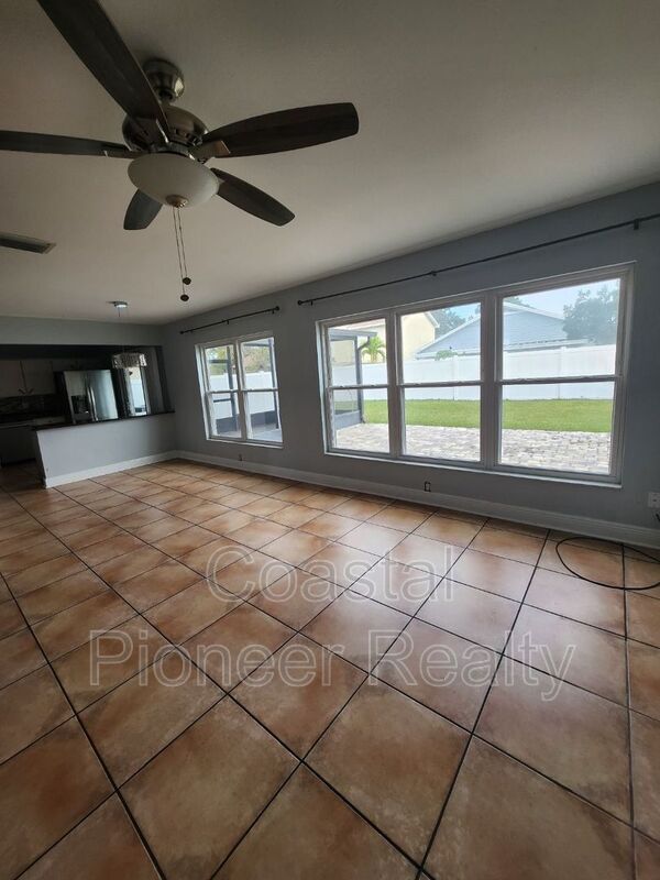 Building Photo - 10121 Sea spray Pl