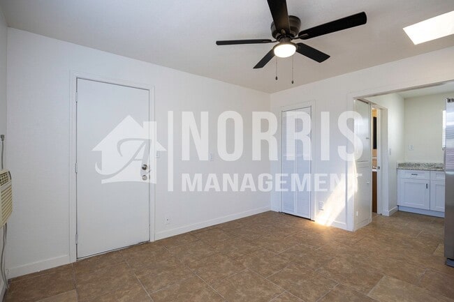 Building Photo - Beautifully Updated Studio Space with Private Entrance