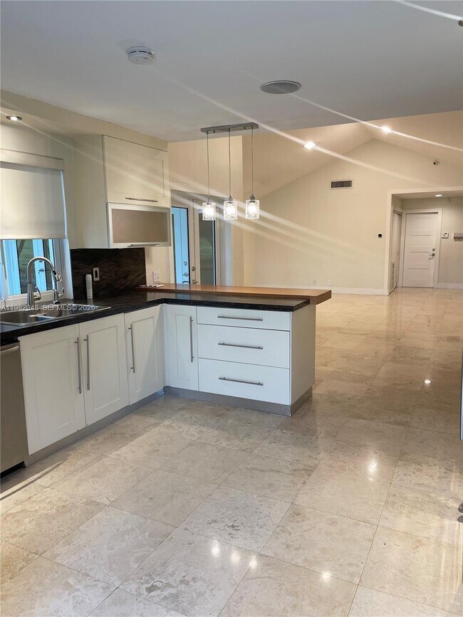 Building Photo - 2100 Tallahassee