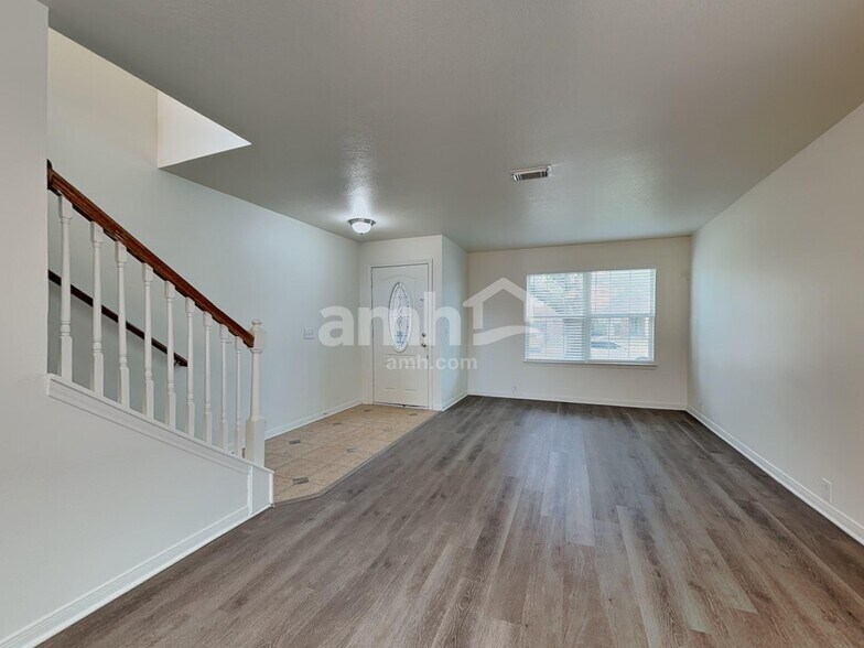 Building Photo - 11806 Skydale Dr