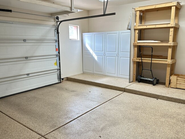 Building Photo - HOUSE - RED ROCK VIEWS - MOVE IN SPECIAL!