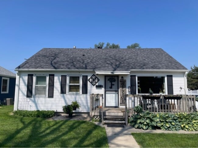 Primary Photo - 929 N Webster Ave