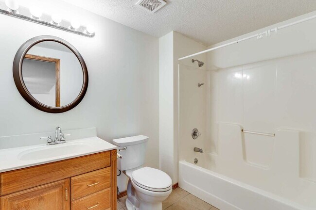 Building Photo - "Spacious 4-Bedroom Retreat with 3 Full Baths in Prime Wichita Location – 2,812 Sq. Ft.!"  Hurry!...