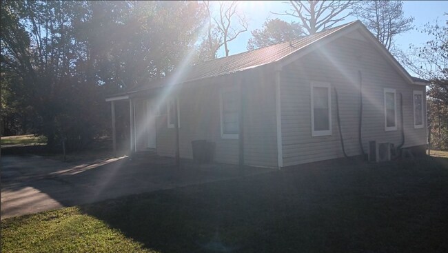 Building Photo - 1740 MS-363