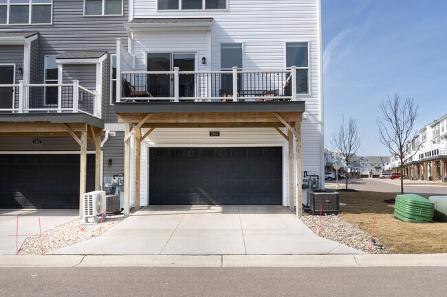 Building Photo - 2865 Rayfield Ave