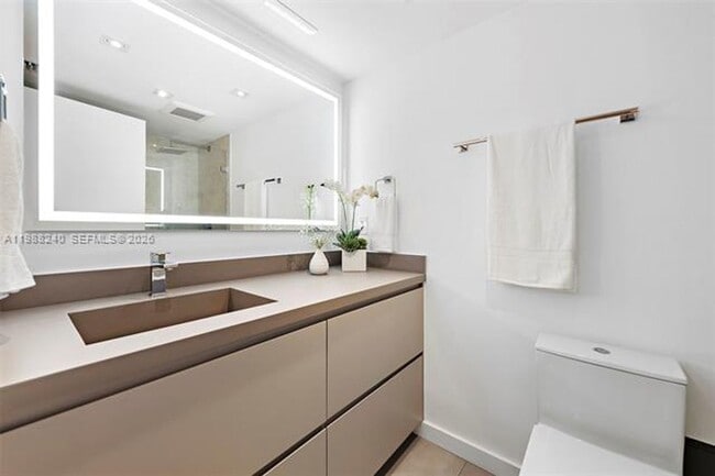 Building Photo - 2301 Collins Ave