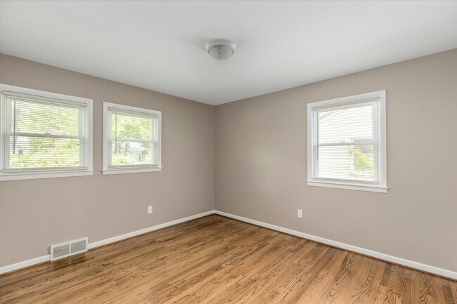 Building Photo - 4410 Rosewold Ave