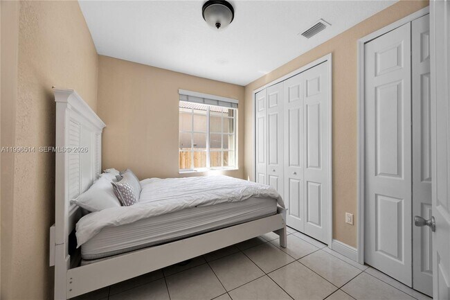 Building Photo - 16000 SW 91st Ct