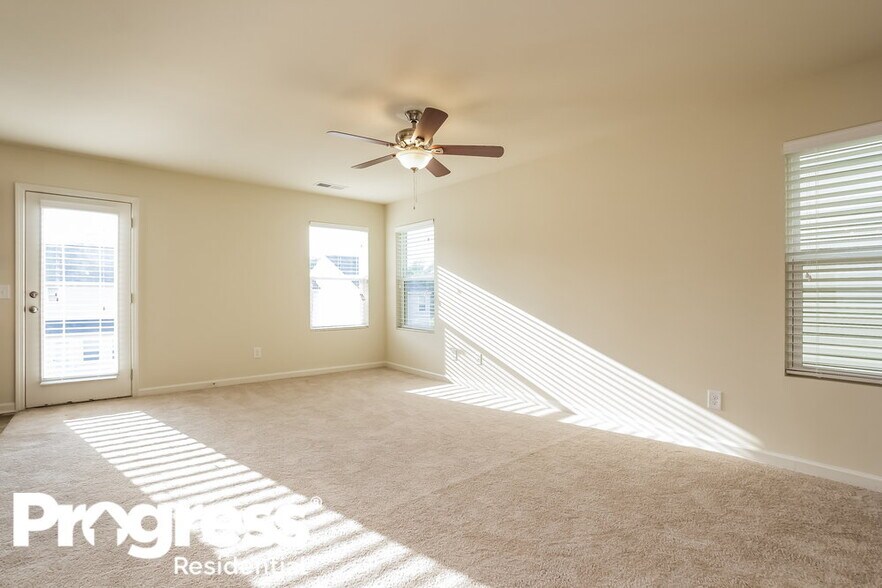 Building Photo - 16 Everett Cir SE