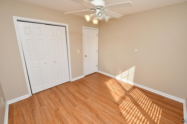 Building Photo - 107 Dorothy Ct