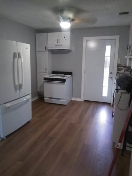 Building Photo - 2319 Basse Rd