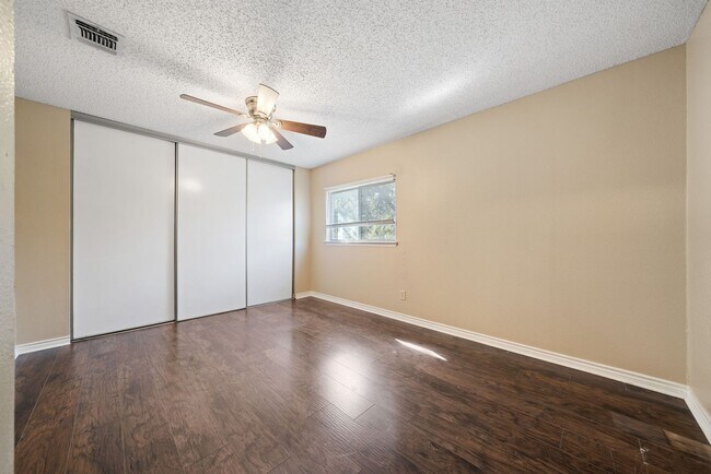 Building Photo - 4 Bedroom/2.5 Bath Redland Springs Subdivision