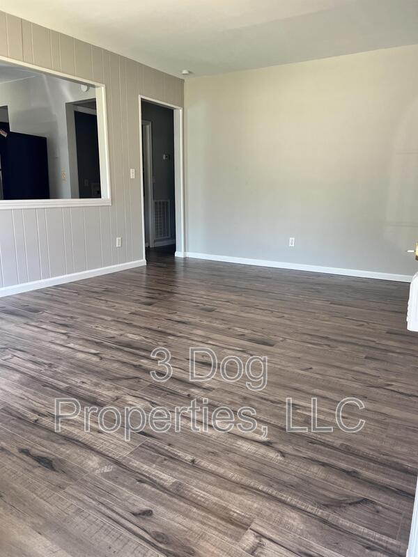 Building Photo - 1322 Ely Rd