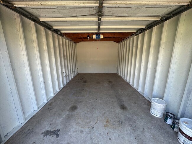 Building Photo - 16506 Leafy Meadow Dr