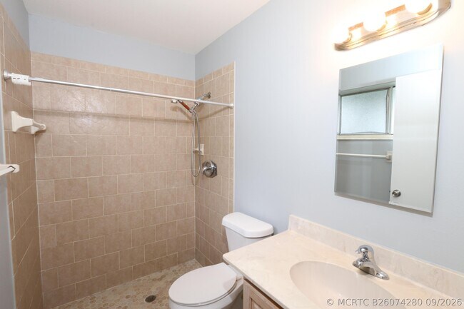 Building Photo - 400 SW Ruffner Ct