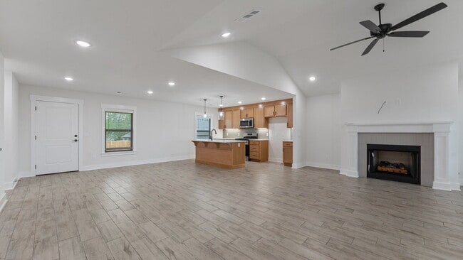 Building Photo - "Lovely 3-Bed Oasis with Granite Touches &...
