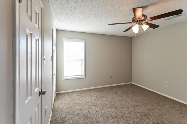 Building Photo - 4495 Bonnie Brae Dr