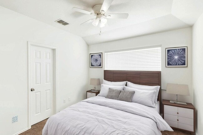 Building Photo - 3-Bedroom Home for Lease in Carrollton – U...