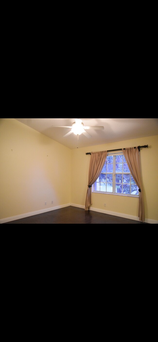 Building Photo - 3240 Fairway Cir
