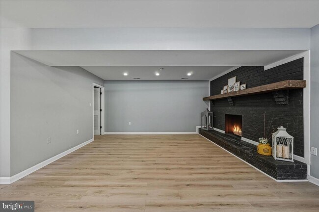 Building Photo - 110 Elaine Dr