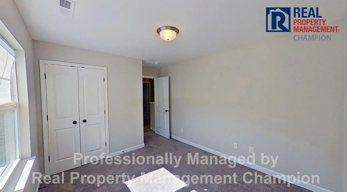 Building Photo - 1003 Marston Dr