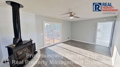Building Photo - Updated 3 BD/2BA Home on Spacious Corner Lot
