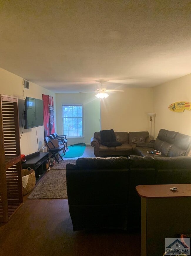 Building Photo - 350 S Pope St