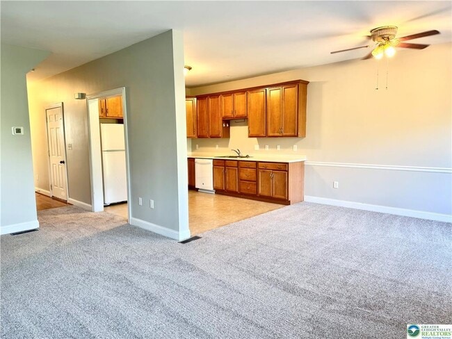 Building Photo - 288 Maple Ct