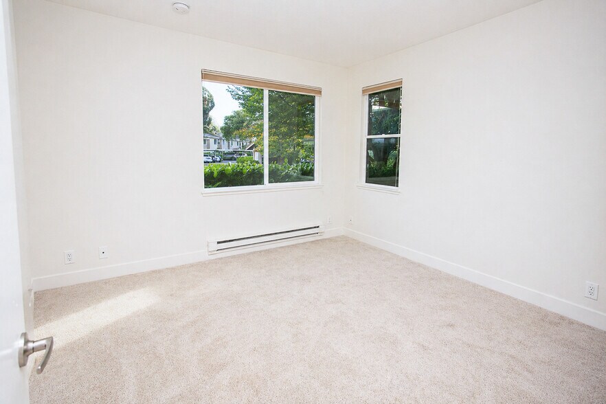 Building Photo - 151 Shoreline Ct
