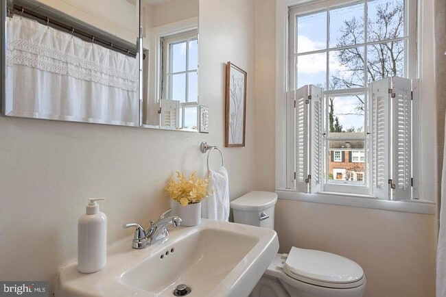 Building Photo - 183 Stanmore Rd