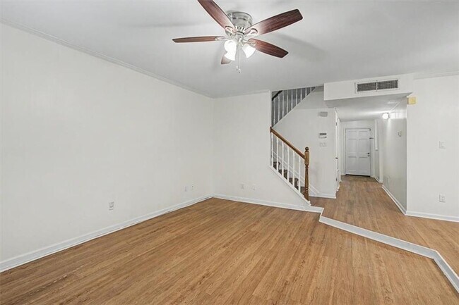 Building Photo - 6350 Hawthorne Terrace
