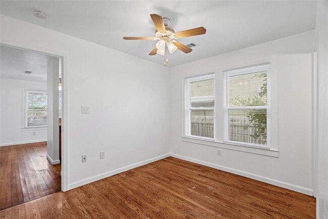 Building Photo - 1307 Concho St