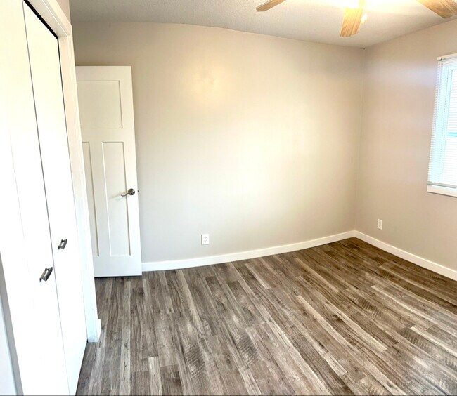 Building Photo - 2168 Plainfield Ave