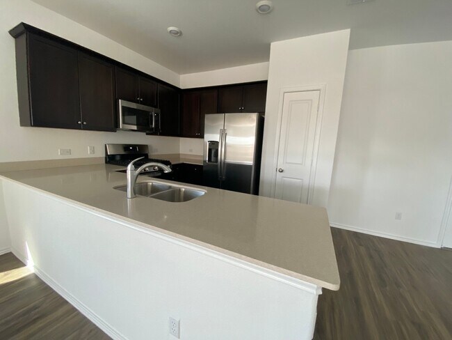Building Photo - 117 Akela Wy