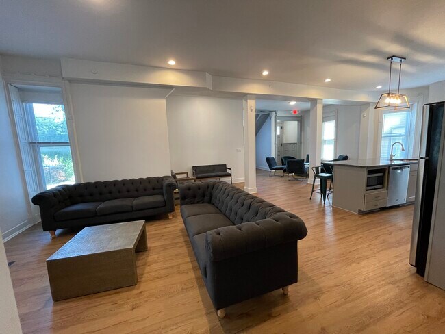 Building Photo - 53 Main St