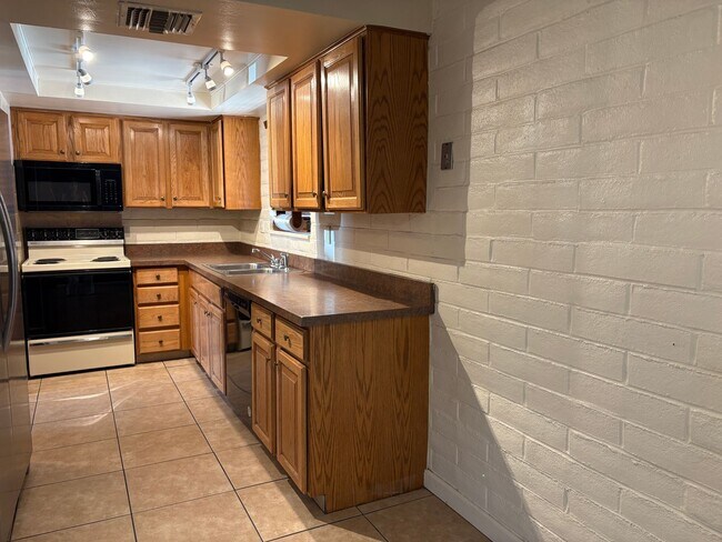 Building Photo - 7481 E Tamara Dr