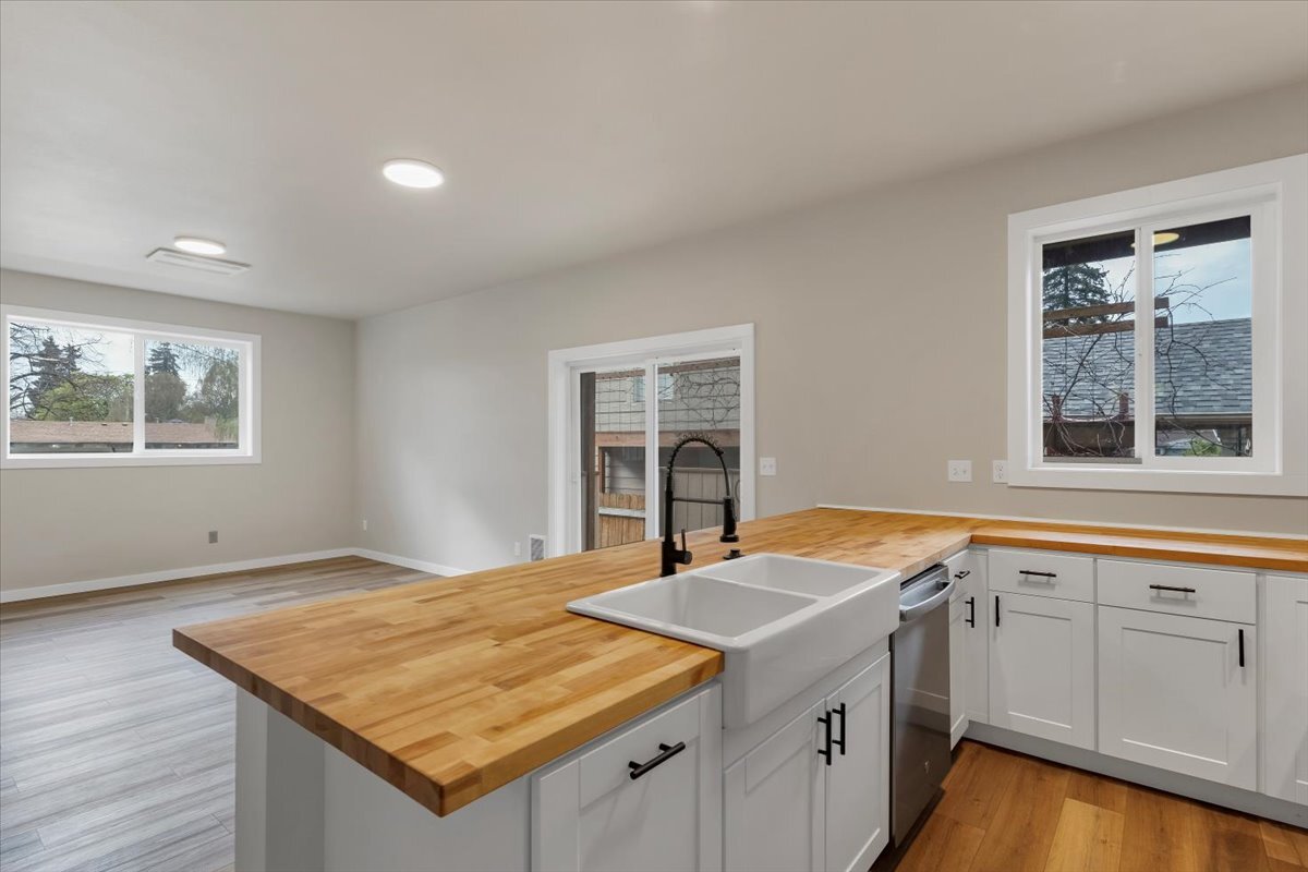 Building Photo - 1094 15th St SE