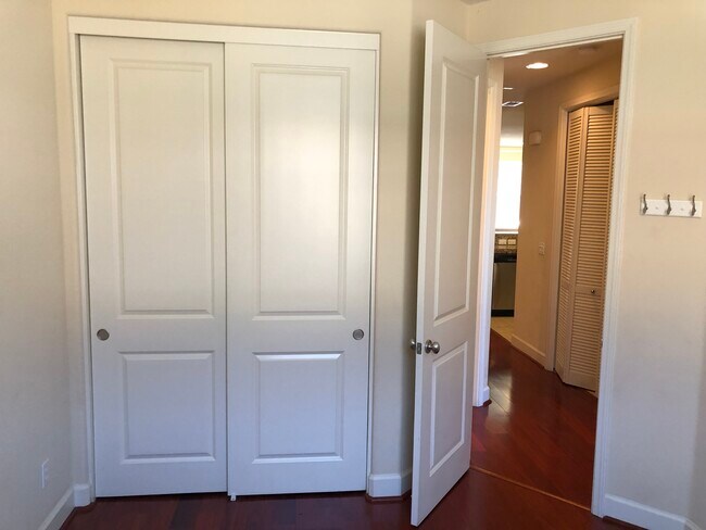 Building Photo - 1252 Water Lily Way