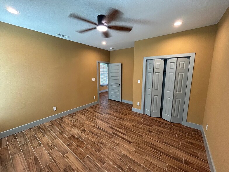 Building Photo - Room in Duplex on N Shore Dr