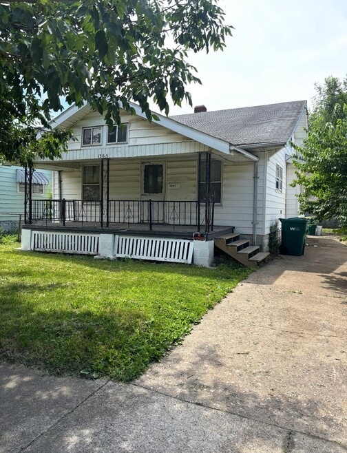 Building Photo - 1365 E Walnut St