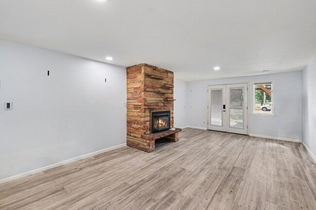 Building Photo - 1200 Tulip St