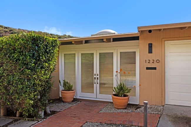 Building Photo - Mystic Hills Ocean View Home