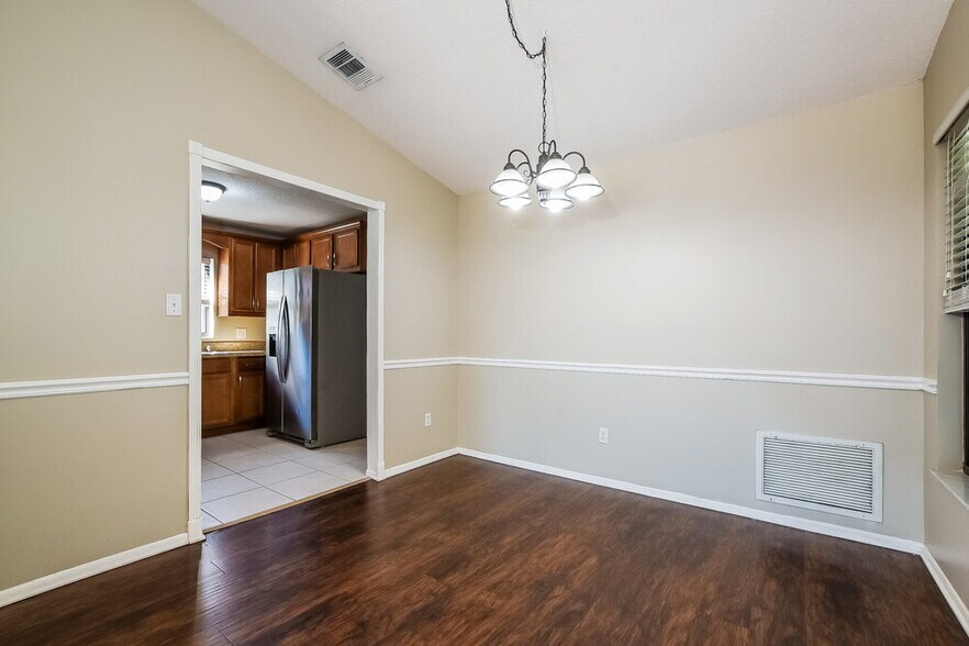 Building Photo - 1142 Covington St