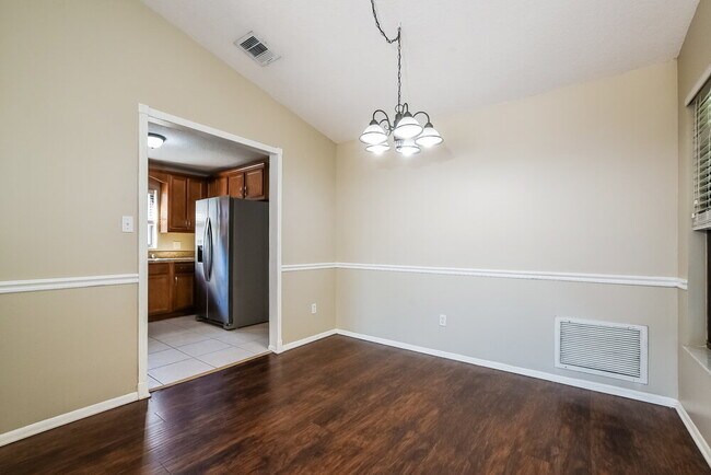 Building Photo - 1142 Covington St