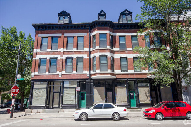 Building Photo - 1008 W 18th St