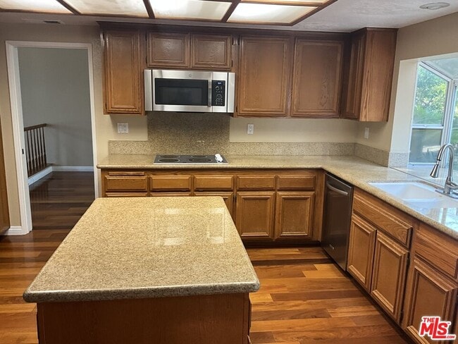 Building Photo - 1100 Promontory Pl
