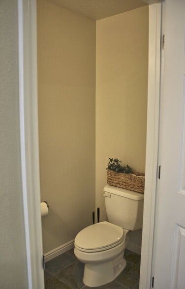 Building Photo - 1145 Canyon Meadow Dr