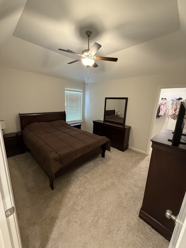 Building Photo - 430 Maple St